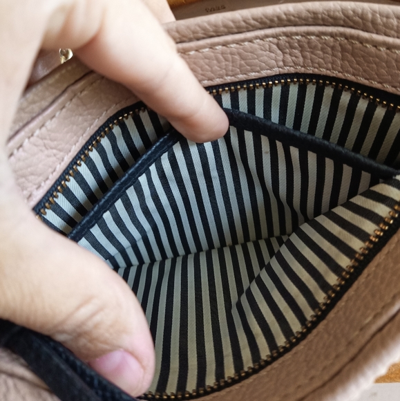 Jackson Street Ellery Crossbody purse 😍host- - Picture 4 of 10